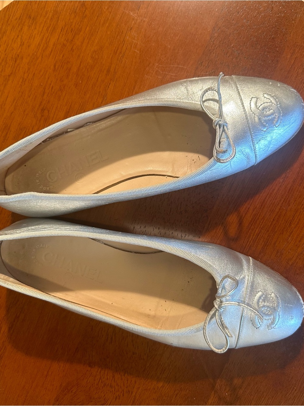 CHANEL Silver Leather Ballet Flats with Bow and CC Logo